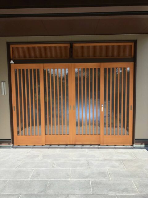 T様邸玄関木部塗装